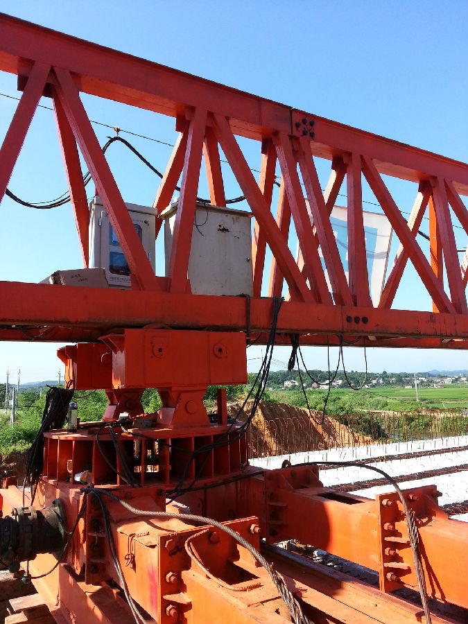 湖南湘潭安裝架橋機(jī)安全監(jiān)控系統(tǒng)現(xiàn)場圖片三